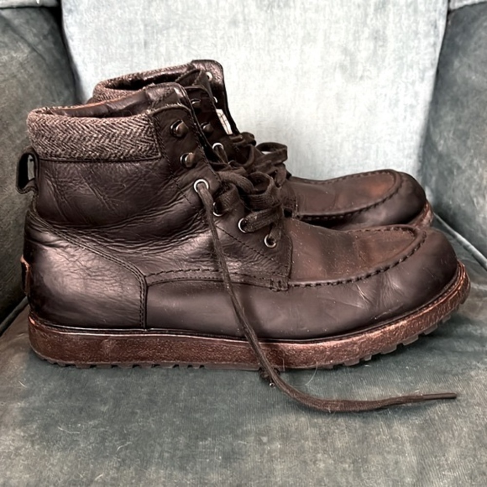 UGG Merrick black leather waterproof men’s boots size 9.5